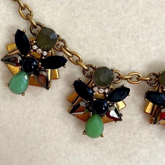 J. CREW Mixed Stone Floral Clusters Gray Hematite Black Green Gold Tone Necklace - Picture 13 of 17